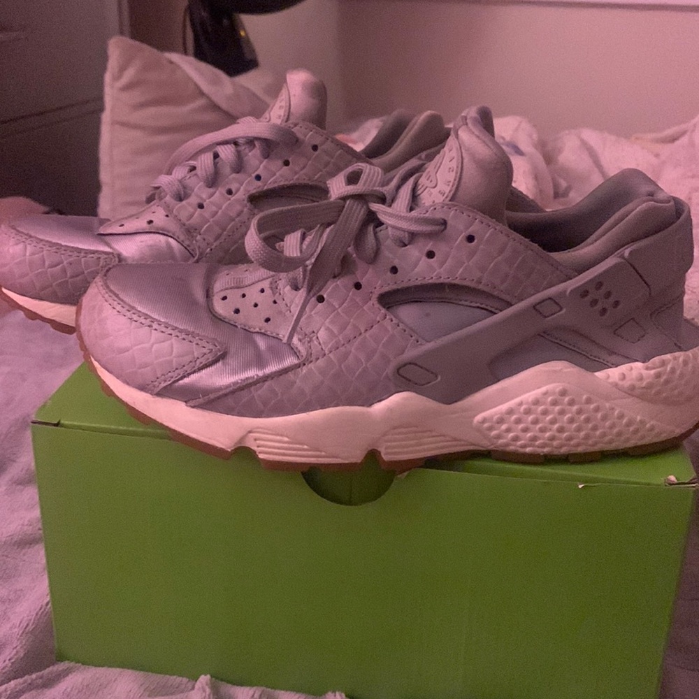 grey hurrachis!